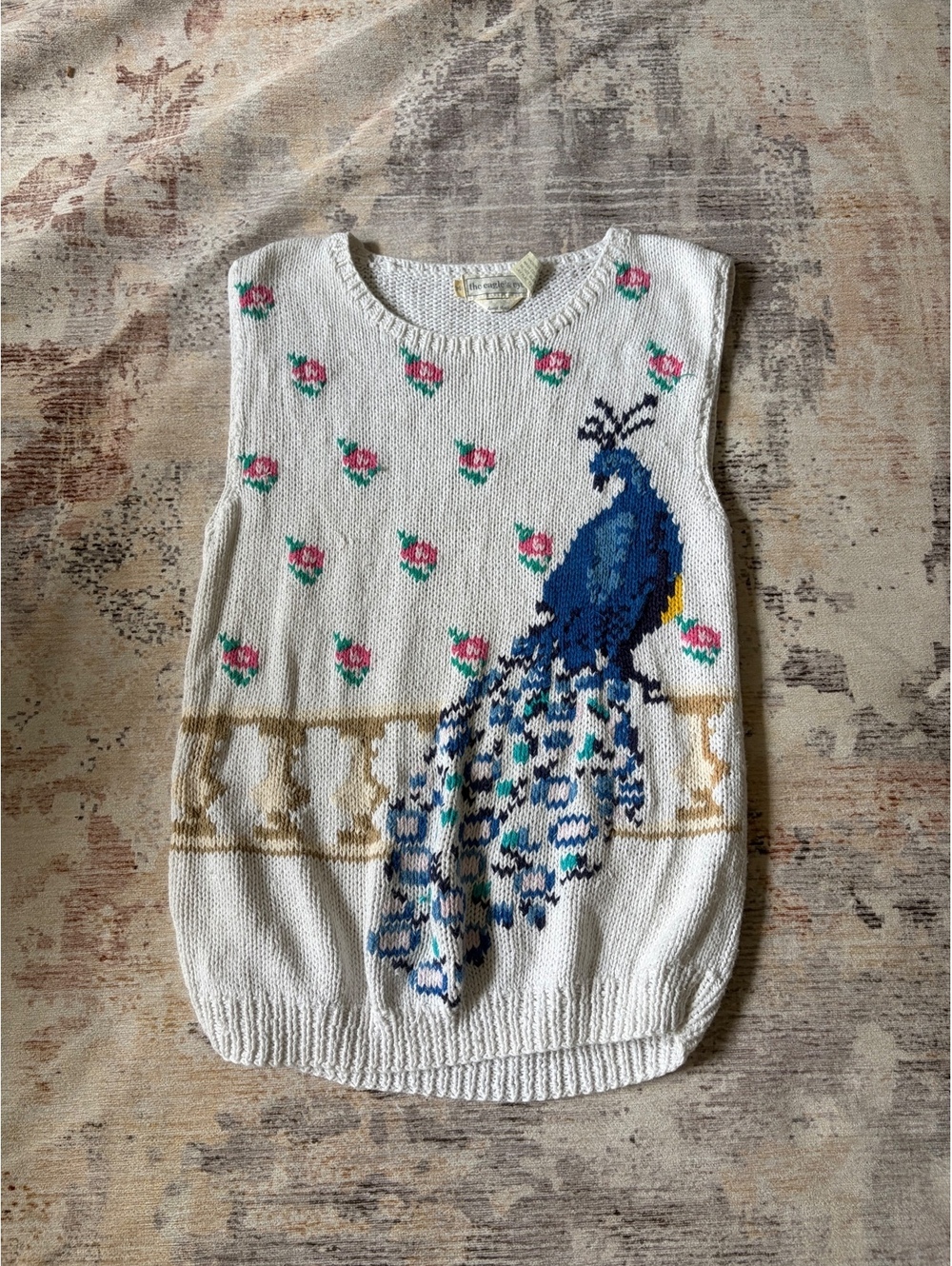 White sweater “the eagles eye” bird knit medium sleeveless